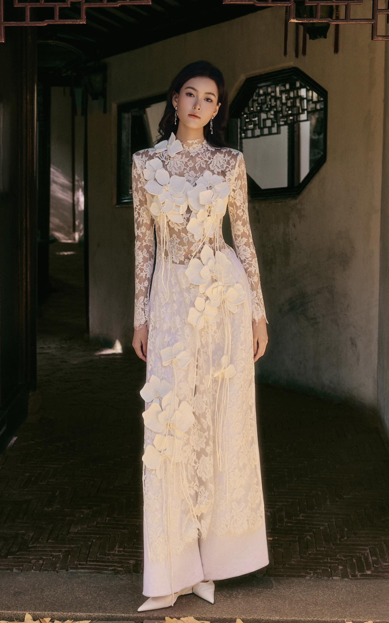 Vì sao áo dài ren được dự đoán là “át chủ bài” mùa Tết 2026?- Ảnh 24. Vì sao áo dài ren được dự đoán là “át chủ bài” mùa Tết 2026?- Ảnh 24.