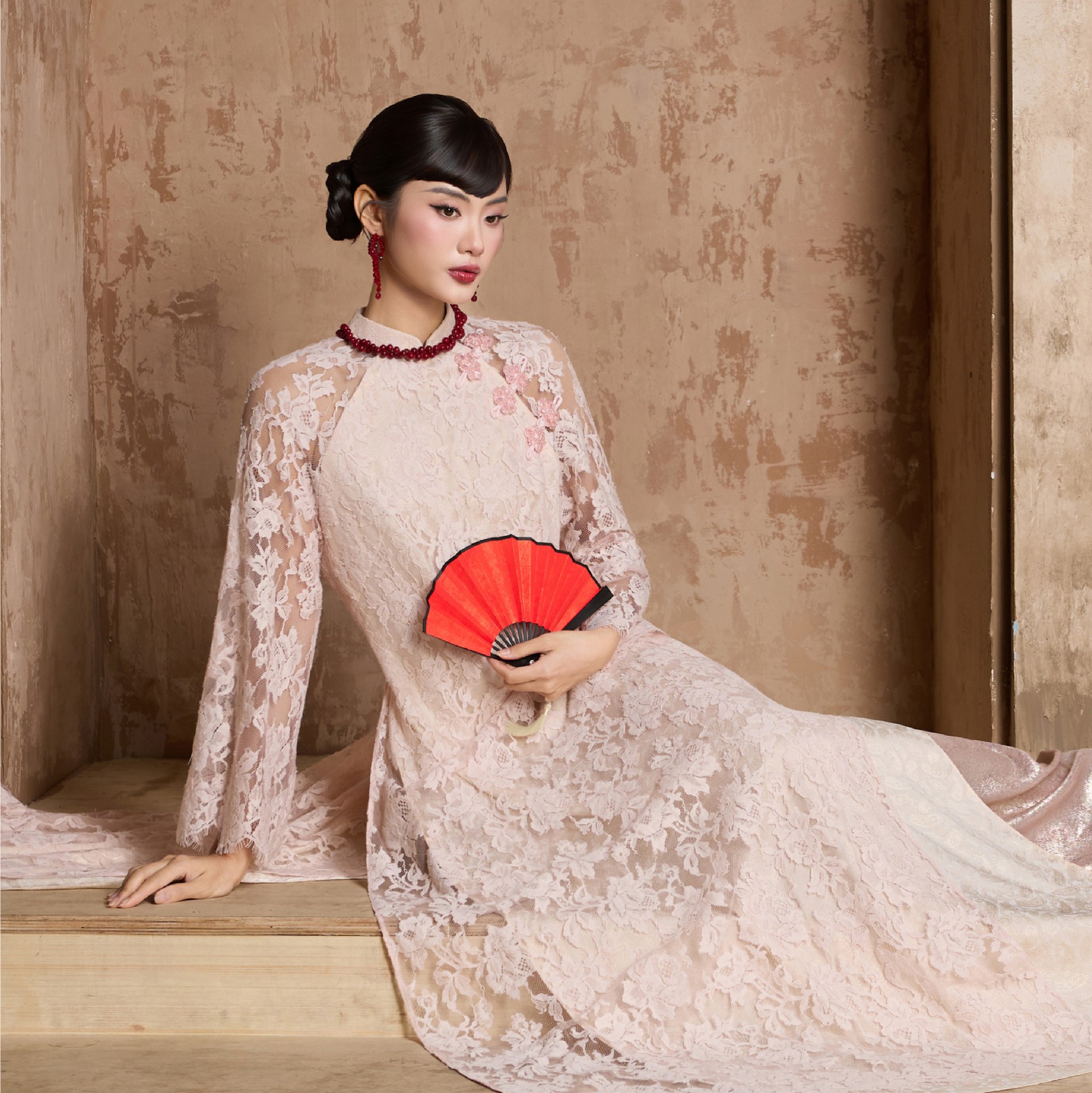 Vì sao áo dài ren được dự đoán là “át chủ bài” mùa Tết 2026?- Ảnh 12. Vì sao áo dài ren được dự đoán là “át chủ bài” mùa Tết 2026?- Ảnh 12.