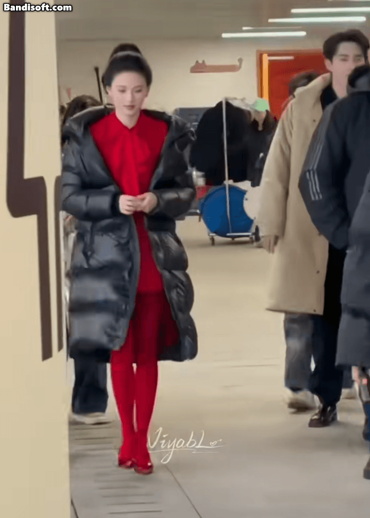 Mặc đồ xấu như mỹ nhân này mà cũng dám ra đường: Giống hệt bình chữa cháy biết đi, có tỉnh táo không đấy?- Ảnh 4.