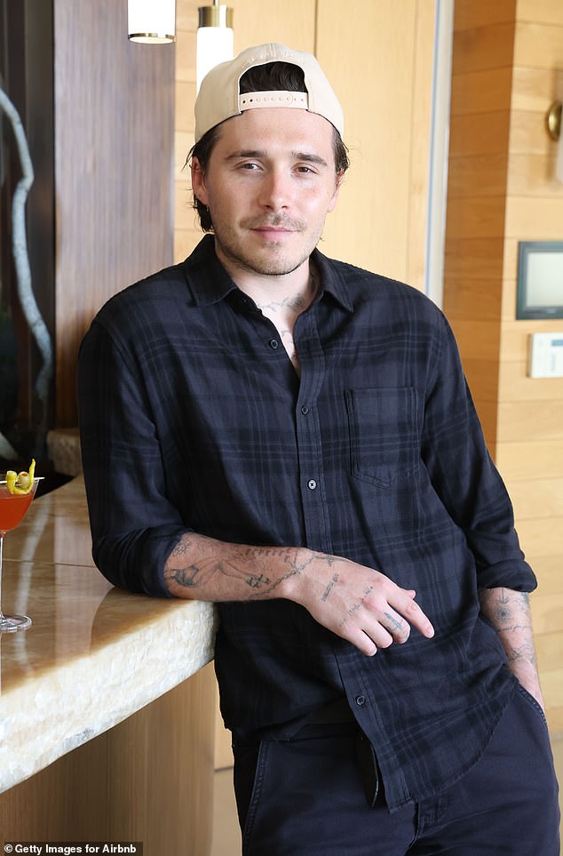 Gắt: Cậu cả nhà Beckham cảnh báo bố mẹ - David và Victoria - hãy liên lạc thông qua luật sư giữa drama gia đình- Ảnh 1. Gắt: Cậu cả nhà Beckham cảnh báo bố mẹ - David và Victoria - hãy liên lạc thông qua luật sư giữa drama gia đình- Ảnh 1.