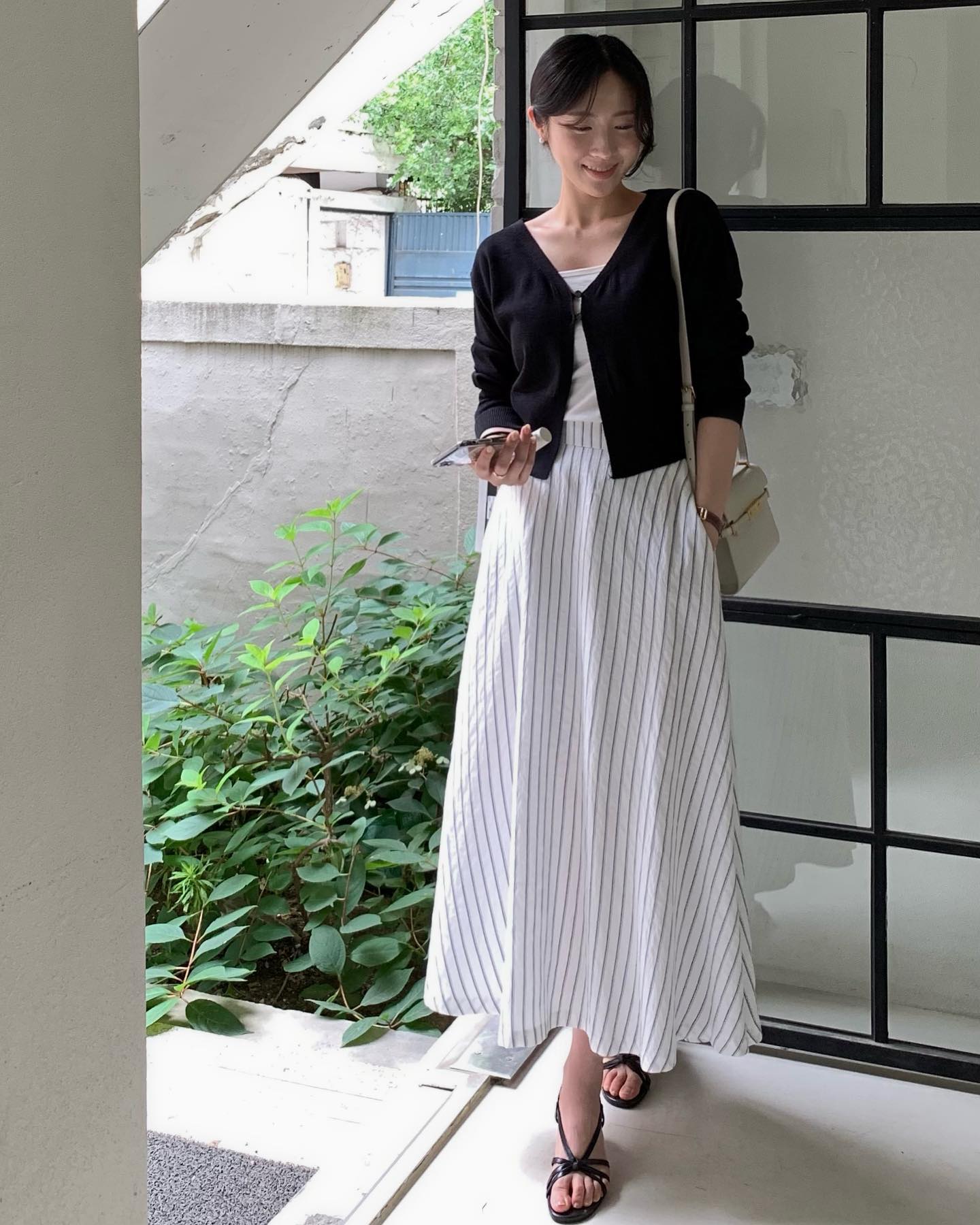 Có thể khẳng định, đây là 5 mẫu áo khoác đẹp nhất để mặc với chân váy- Ảnh 10.