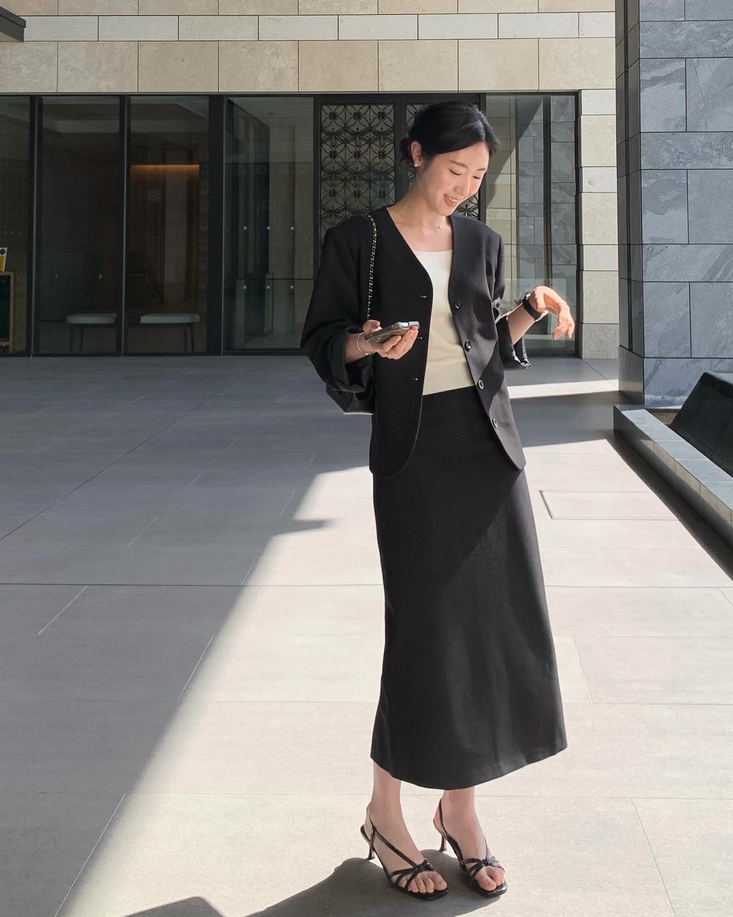 Có thể khẳng định, đây là 5 mẫu áo khoác đẹp nhất để mặc với chân váy- Ảnh 7.