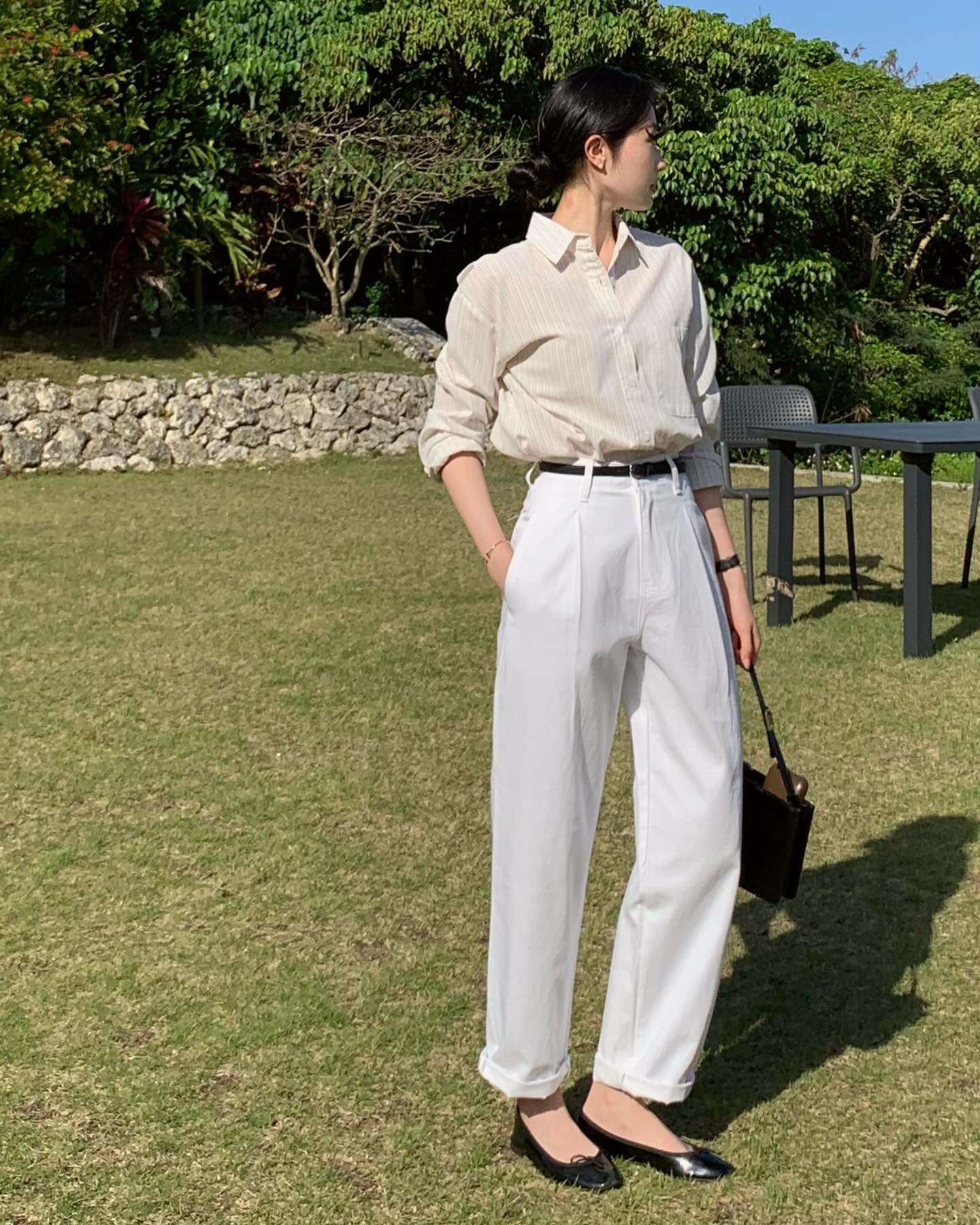 Không phải quần ống rộng, đây mới là 4 kiểu quần dài "hack" chân thon thả hơn hẳn- Ảnh 6.