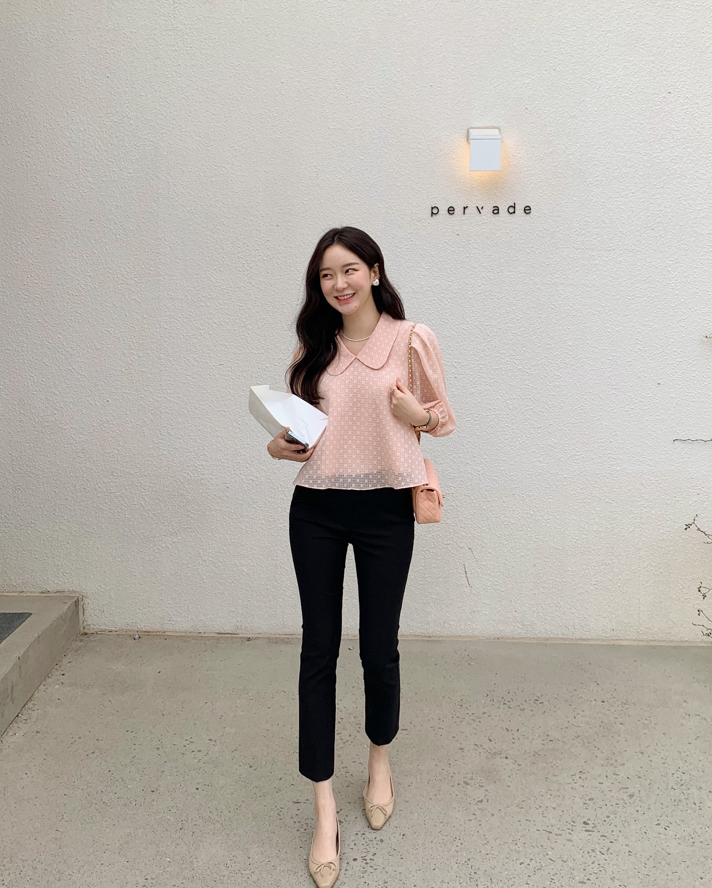 Không phải quần ống rộng, đây mới là 4 kiểu quần dài "hack" chân thon thả hơn hẳn- Ảnh 5.