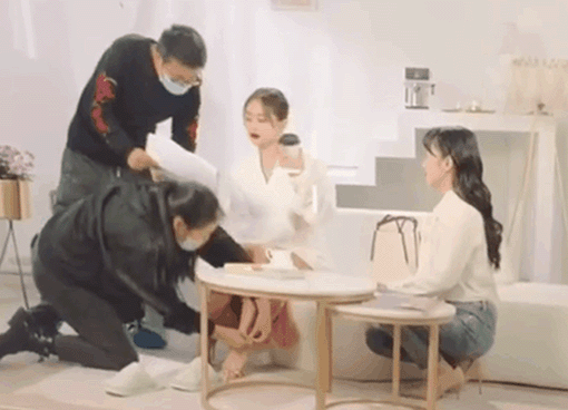 Góc khuất nghề trợ lý nghệ sĩ: Làm việc 24/7, lương đã bèo bọt còn bị cắt xén, nợ nần - Ảnh 8.