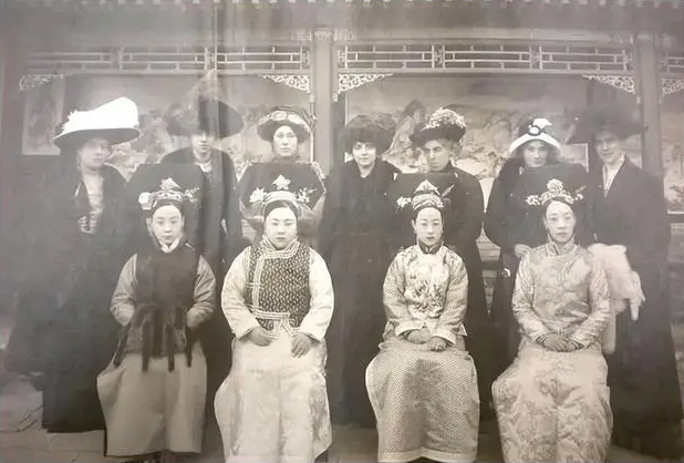 Ảnh hiếm cuối nhà Thanh: Tuyển tú vào hoàng cung không như phim, thiếu nữ miền nam gây chú ý- Ảnh 4.