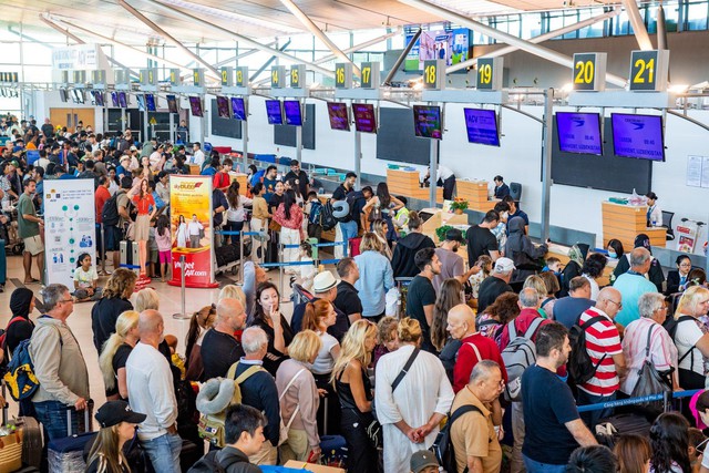 Khách quốc tế đổ bộ, tới Phú Quốc tưởng mình đi nước ngoài- Ảnh 1.