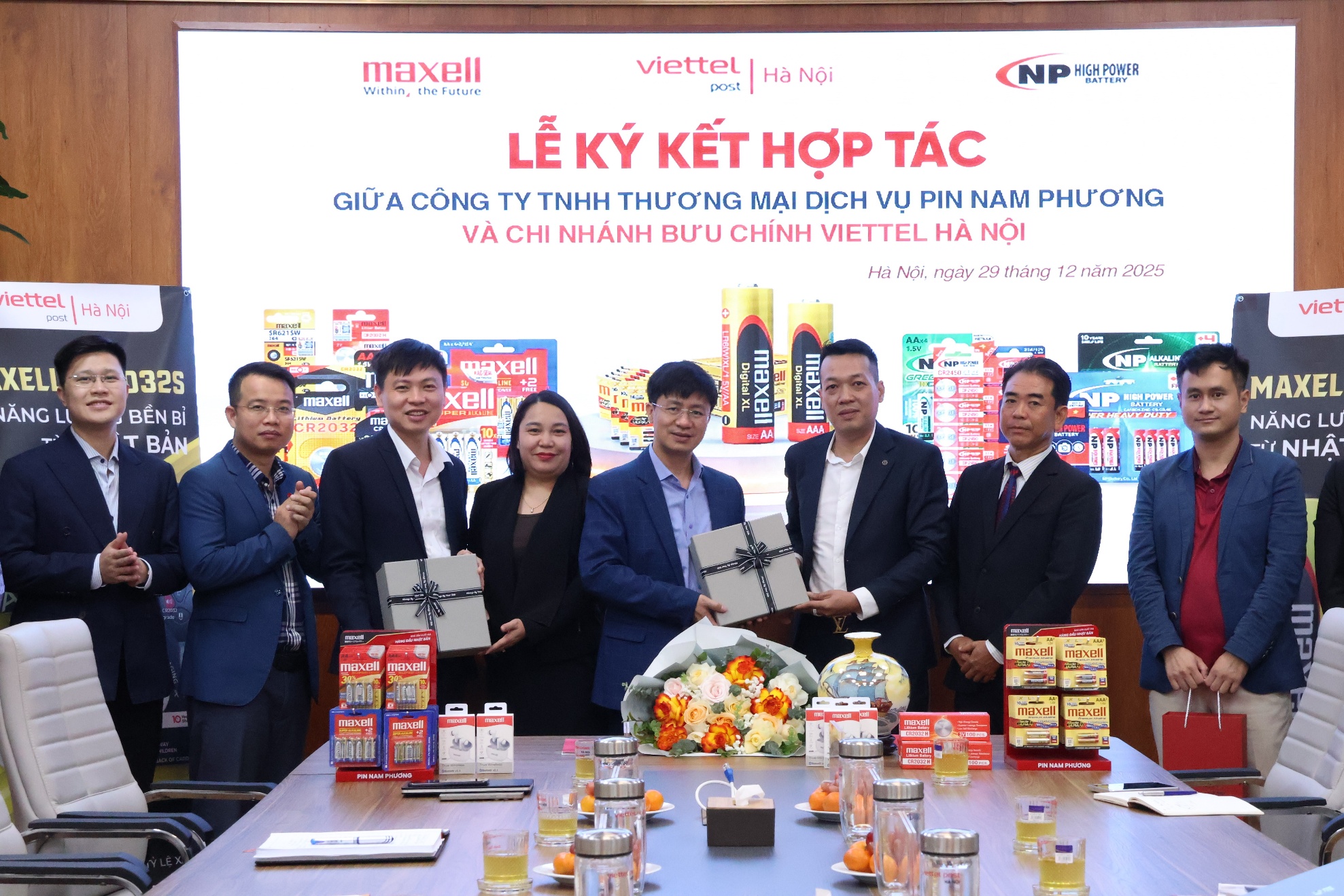 Pin Nam Phương và Viettel Post Hà Nội ký kết hợp tác chiến lược- Ảnh 2.