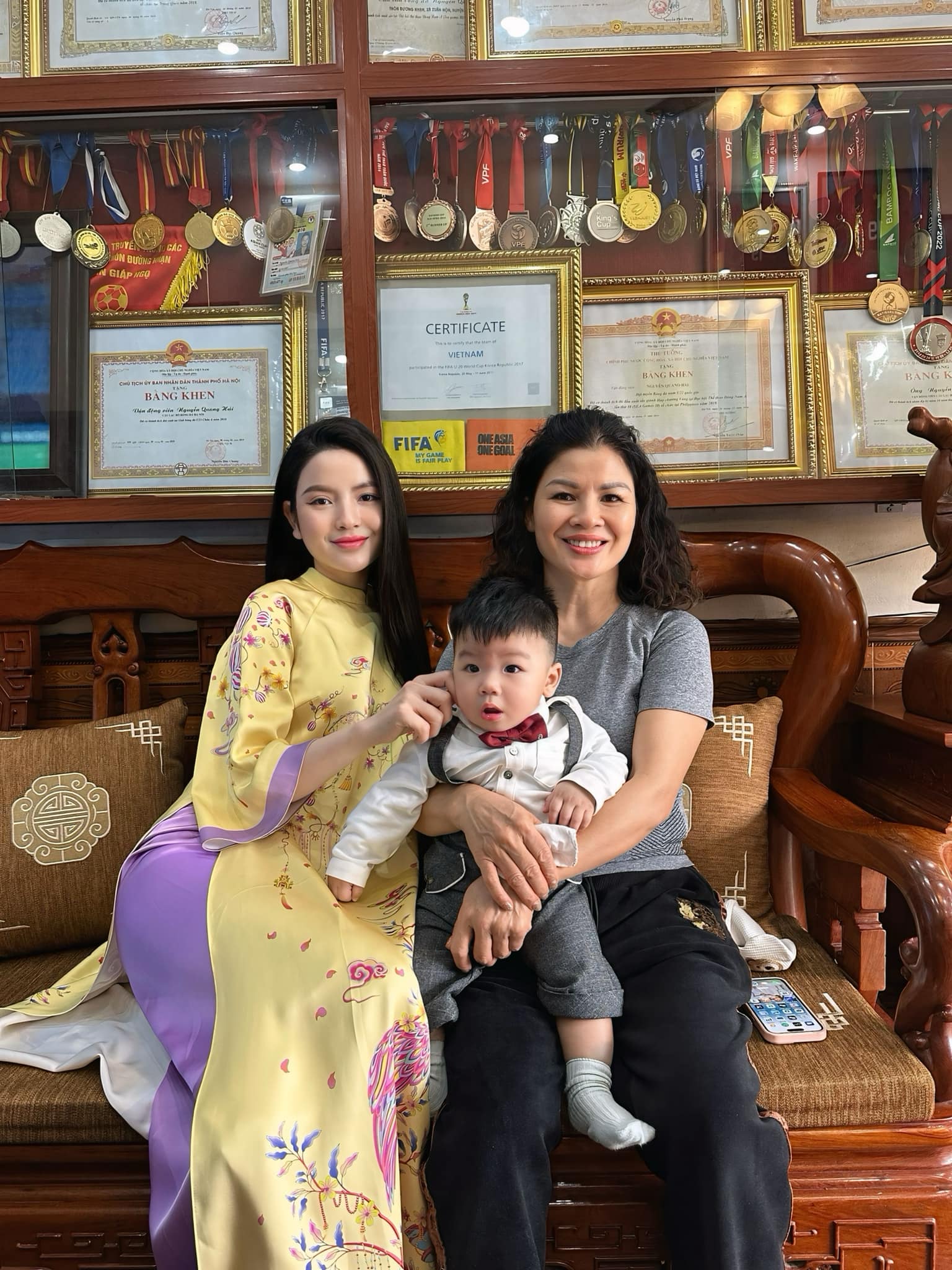 Chu Thanh Huyền - vợ Quang Hải gây tranh cãi với quan điểm “lấy chồng phải theo chồng” dịp Tết- Ảnh 2. Chu Thanh Huyền - vợ Quang Hải gây tranh cãi với quan điểm “lấy chồng phải theo chồng” dịp Tết- Ảnh 2.