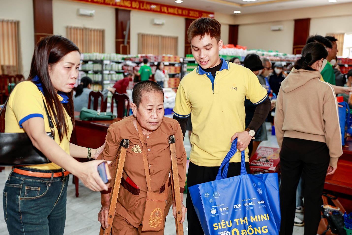 Siêu thị mini 0 đồng 2026: PNJ lan tỏa Tết yêu thương đến 15.000 bà con- Ảnh 3. Siêu thị mini 0 đồng 2026: PNJ lan tỏa Tết yêu thương đến 15.000 bà con- Ảnh 3.