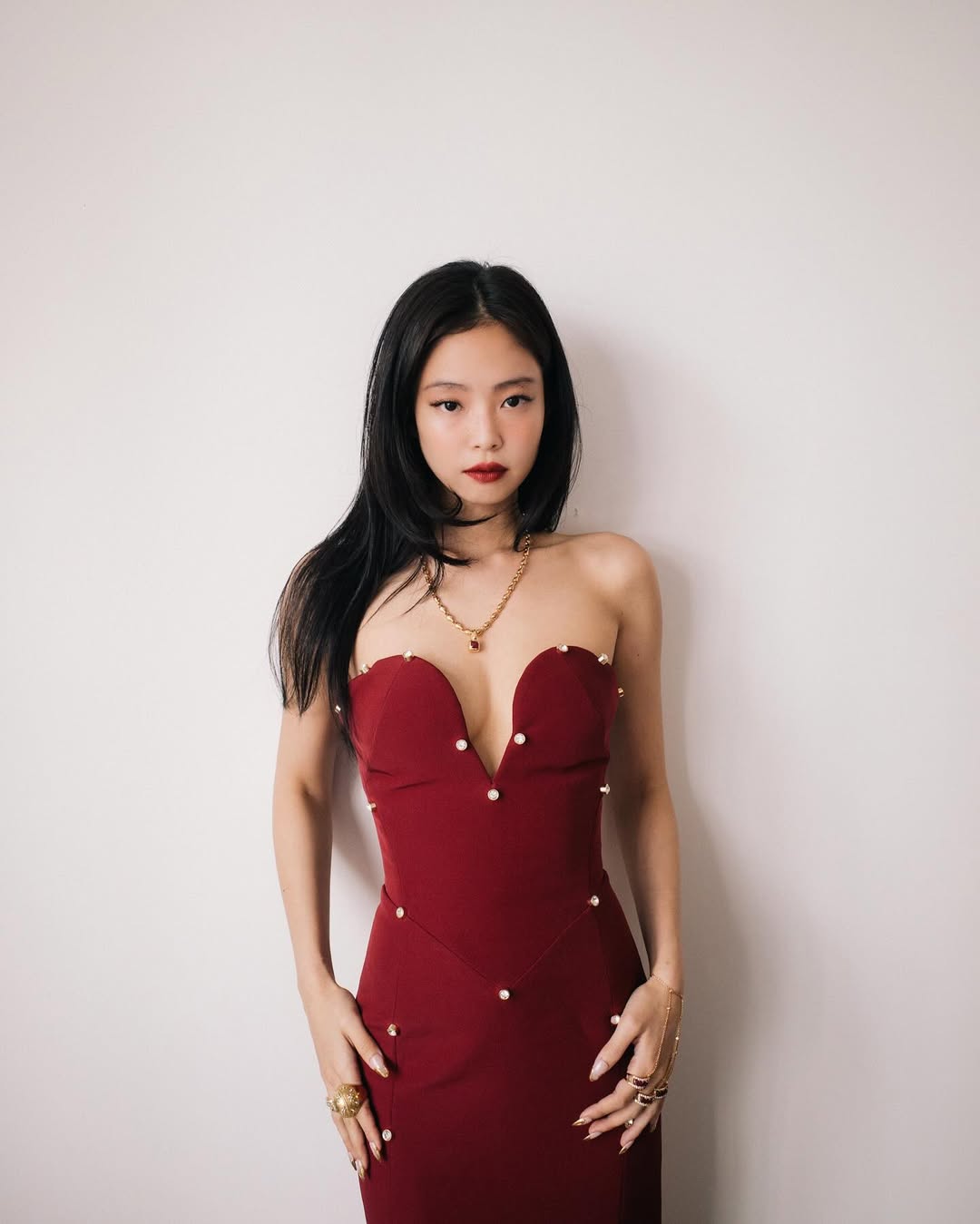 Jennie kín bưng tới sự kiện, netizen phán “lùn thấy cưng”- Ảnh 9.