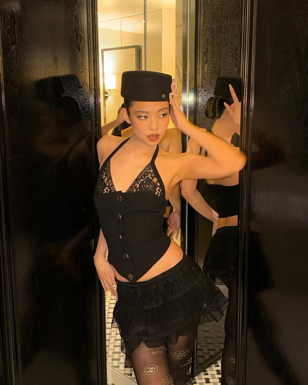 Jennie kín bưng tới sự kiện, netizen phán “lùn thấy cưng”- Ảnh 7.