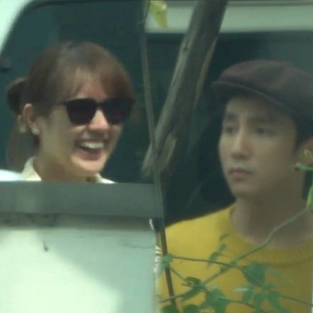 Cặp sao Vbiz bị "tóm dính" sống chung nhà ngay lúc ra đường mua đồ cúng ông Táo- Ảnh 2.