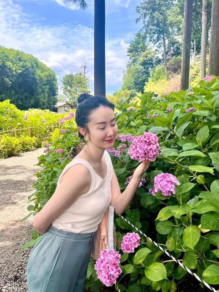 41 tuổi, tôi quyết định Tết 2026 sẽ KHÔNG mua những thứ này và lần đầu thấy Tết nhẹ ví đến vậy- Ảnh 1.