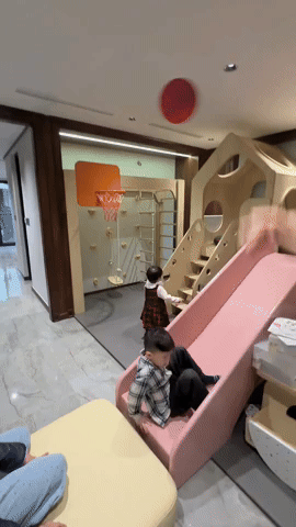 Giáp tết, vợ chồng Duy Mạnh dọn về biệt thự phố cổ đắt đỏ, bề thế, có hẳn khu chơi riêng cho 2 nhóc tỳ- Ảnh 1.