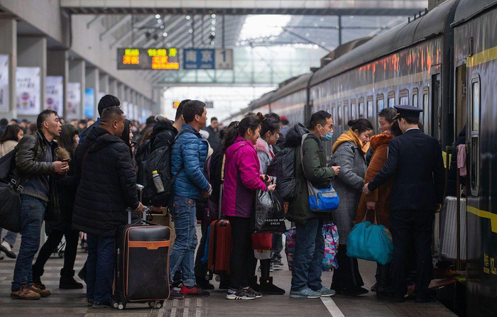 Cảnh tượng ngay lúc này ở ga tàu điện: Nhiều người không tin vào mắt mình - Ảnh 4.