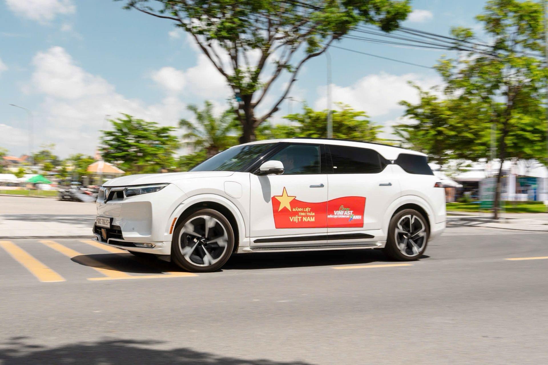 Giá từ 1,499 tỷ, sạc miễn phí 3 năm, trả trước 0 đồng: Lý do nhiều gia đình chốt VF 9 dịp cận Tết - Ảnh 2.