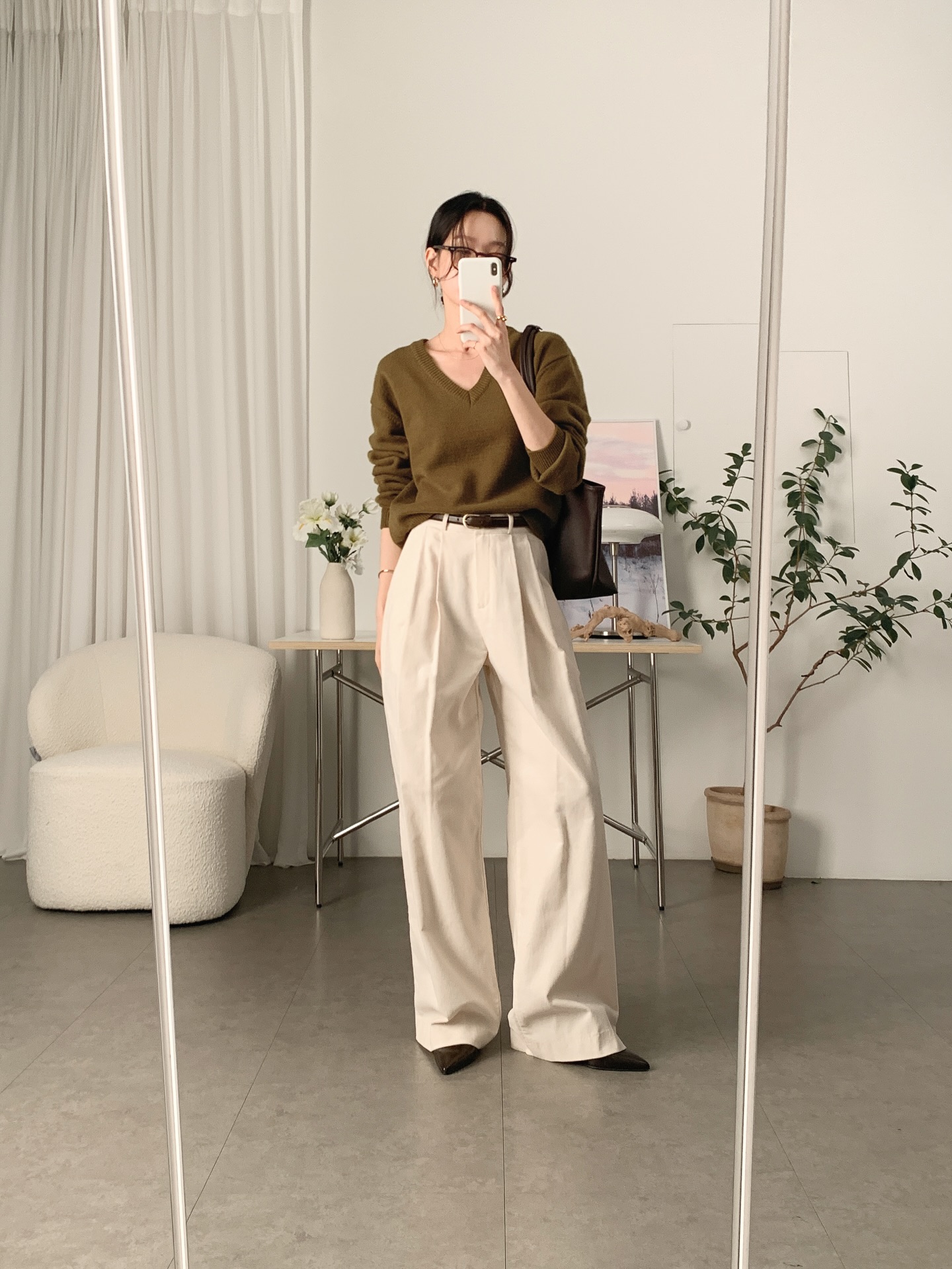 Trang phục màu trắng đang "hot" không tưởng, chị em phải có hết 4 item cứ mặc là trẻ đẹp- Ảnh 5.