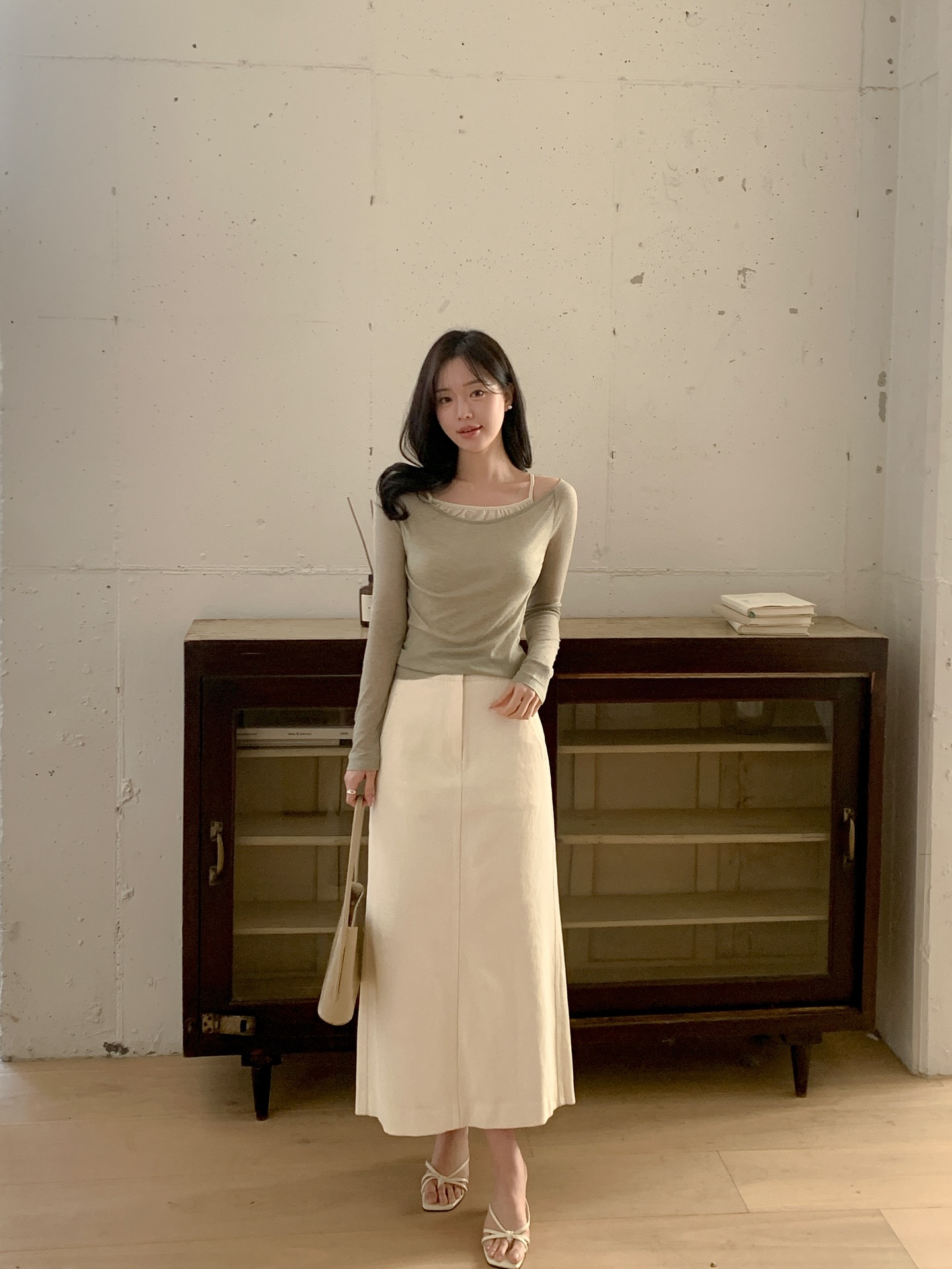 Trang phục màu trắng đang "hot" không tưởng, chị em phải có hết 4 item cứ mặc là trẻ đẹp- Ảnh 3.