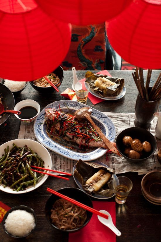 Tết không phải cuộc thi tài chính: Đừng để mâm cỗ nhà người khác làm bạn áp lực - Ảnh 2.