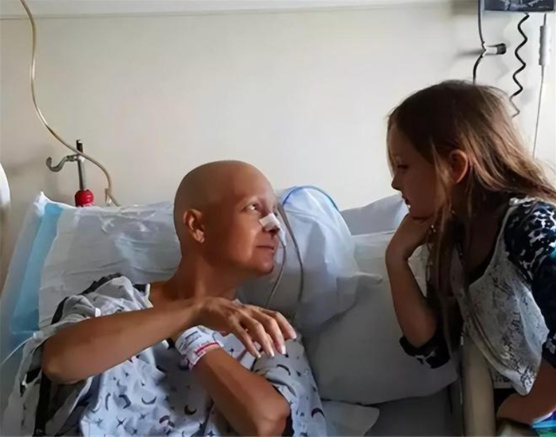 Được cứu sống lúc hấp hối, chú chim nhỏ "trả ơn" người phụ nữ mắc ung thư theo cách bác sĩ cũng ngỡ ngàng- Ảnh 3.