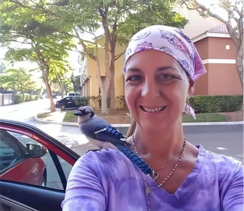 Được cứu sống lúc hấp hối, chú chim nhỏ "trả ơn" người phụ nữ mắc ung thư theo cách bác sĩ cũng ngỡ ngàng- Ảnh 4.