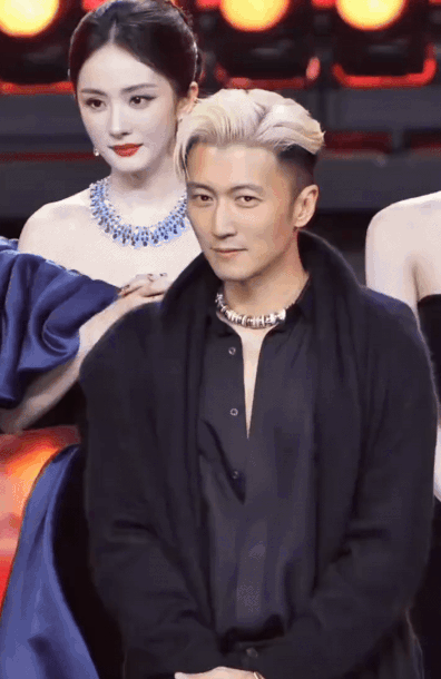 Tình cũ không rủ cũng tới: Bắt gặp Dương Mịch công khai nhìn Tạ Đình Phong đắm đuối, chuyện quá khứ bỗng hot lại?- Ảnh 1.