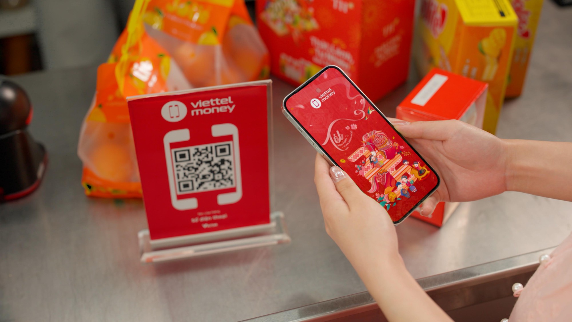 Ông bố sững người trước câu hỏi của con gái trong phim Tết của Tập đoàn Viettel - Ảnh 2.