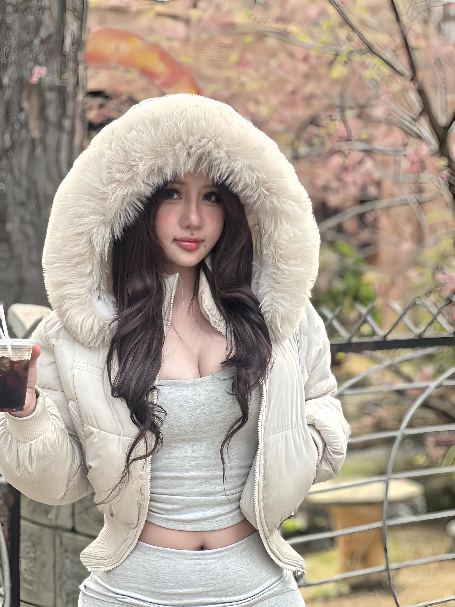 Kết thúc năm cũ bằng bộ ảnh "du xuân" thưởng hoa, hot girl này nhanh chóng "đốn tim" triệu anh em game thủ - Ảnh 3.