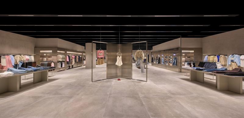 Khám phá không gian concept store mới của Zara tại Hanoi Centre- Ảnh 4. Khám phá không gian concept store mới của Zara tại Hanoi Centre- Ảnh 4.