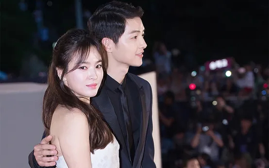 Nổ tung MXH: Song Hye Kyo trượt tay đăng ảnh má kề má với 1 người hậu ly hôn Song Joong Ki- Ảnh 3.