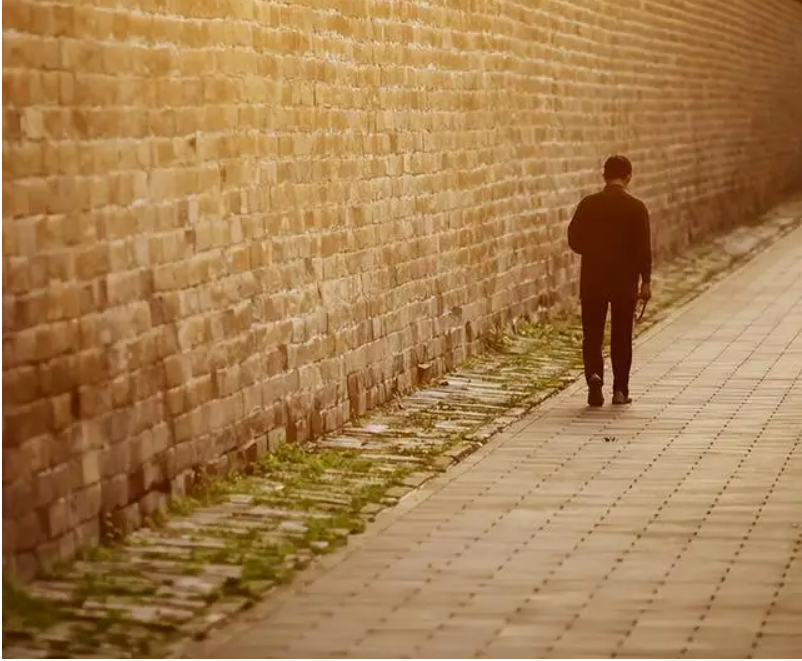 Lương hưu 28 triệu đồng, 10 năm chăm cháu: Nhìn thấy 4 chữ trong điện thoại con dâu, cụ bà dứt áo ra đi - Ảnh 3.