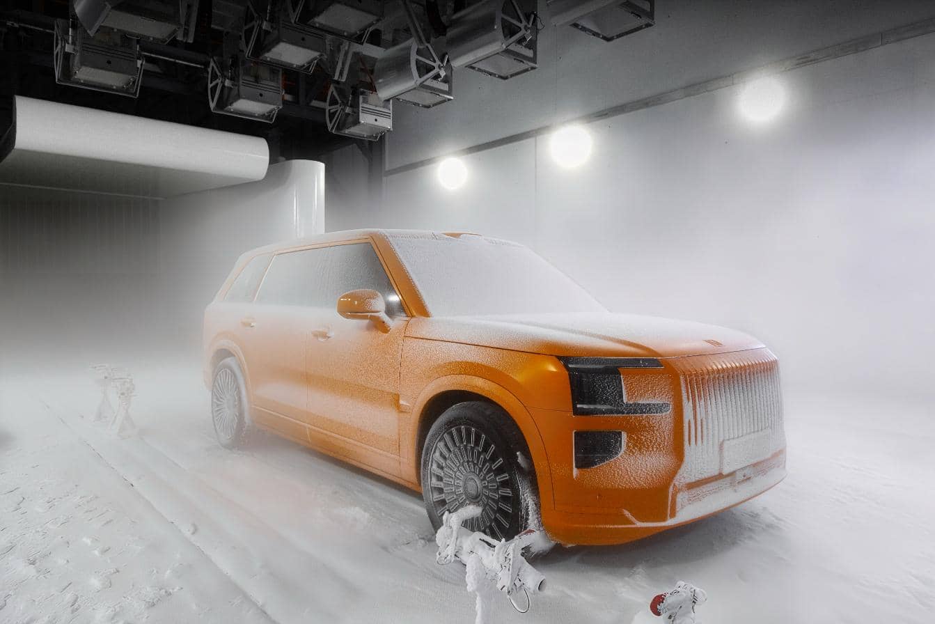 Vì sao một hãng xe lại xây trung tâm an toàn khổng lồ và tự phóng vệ tinh? - Ảnh 2.