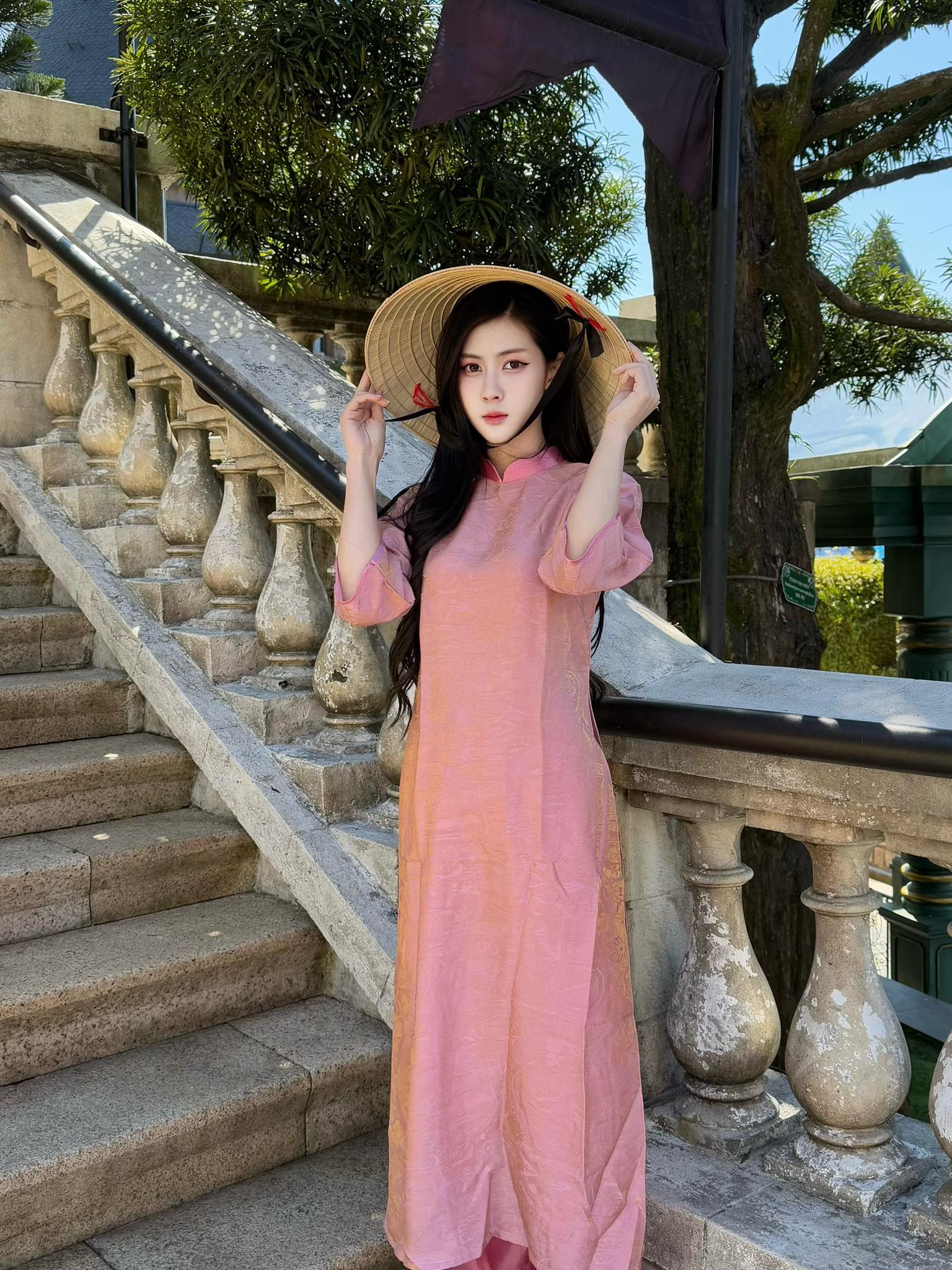 Du xuân Việt Nam, diện áo dài Tết, hot girl Thái Lan khiến CĐM thích thú, hết lời tán dương - Ảnh 3.