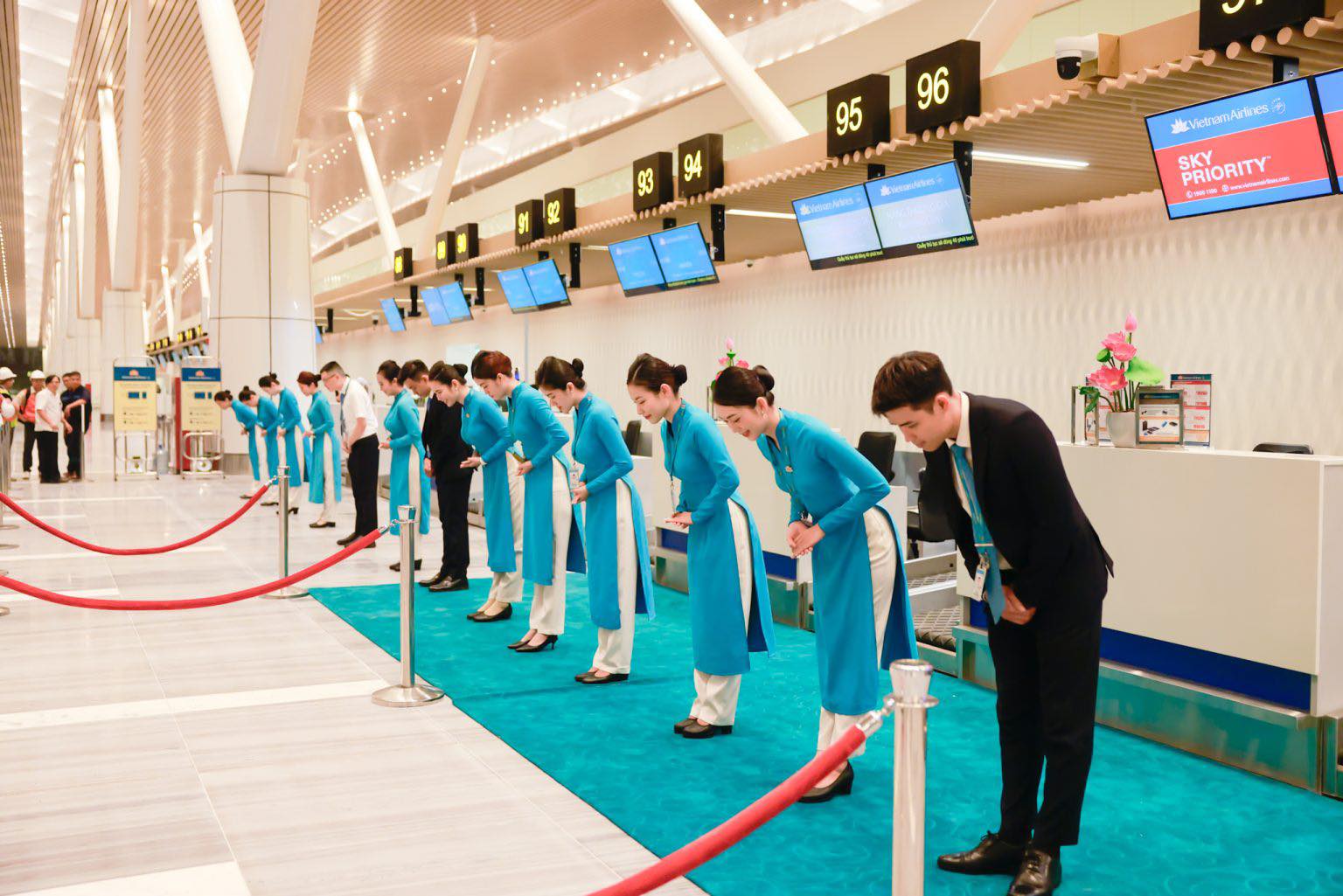 Vietnam Airlines mong được thông cảm- Ảnh 2.