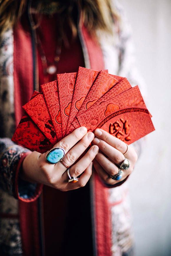 Mùng 2 đi chúc Tết dày lịch: Chuẩn bị phong bao thế nào để không rối và không quá tay? - Ảnh 2.