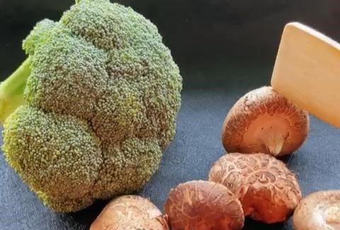 Mùng 1 Tết, làm ngay món ăn này: Chỉ mất khoảng 10 phút nấu mà đẹp mắt lại mang ý nghĩa cầu tài lộc- Ảnh 1.