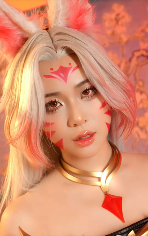 Đúng dịp cuối năm, MisThy bất ngờ để mặt mộc, biến hình Ahri Huyền Thoại Trỗi Dậy khiến anh em game thủ điêu đứng - Ảnh 6.