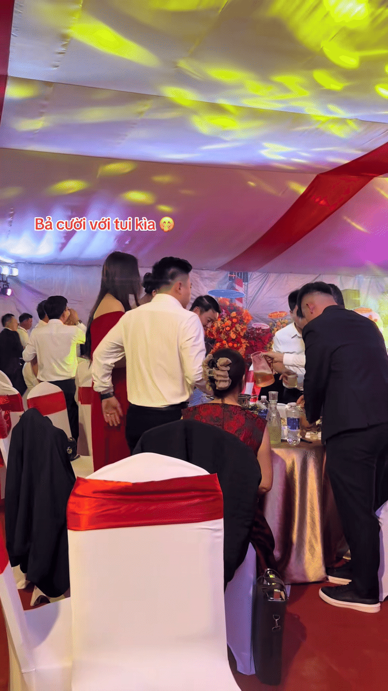 Nụ hôn gây dậy sóng của Đỗ Hà và Viết Vương- Ảnh 1.