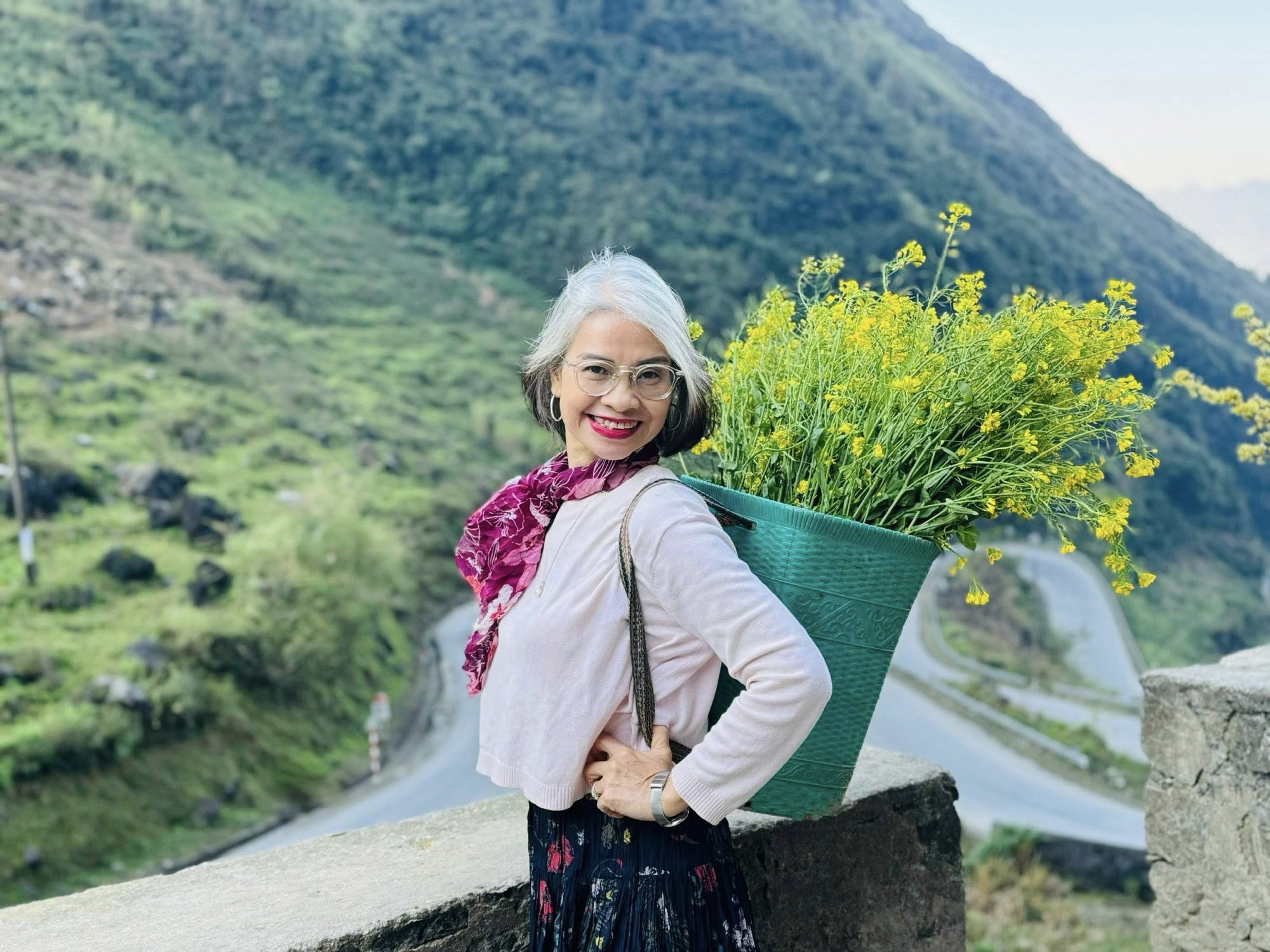 tóc bạc - Ảnh 1.