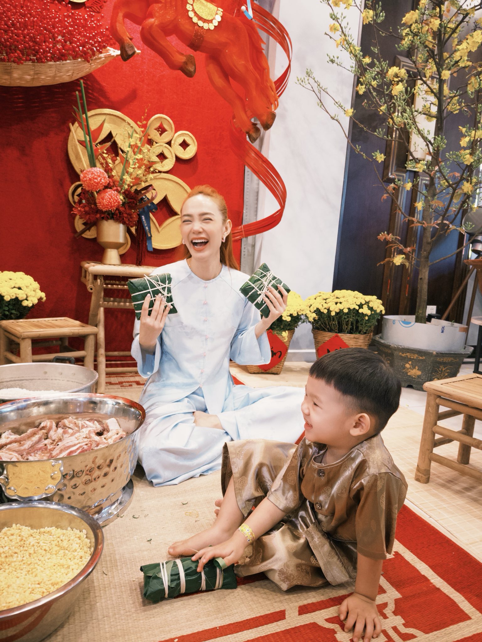 29 Tết MXH ngập ảnh d&agrave;n sao Việt diện &aacute;o b&agrave; ba, kh&ocirc;ng kh&iacute; xốn xang vui qu&aacute; chừng!- Ảnh 3.