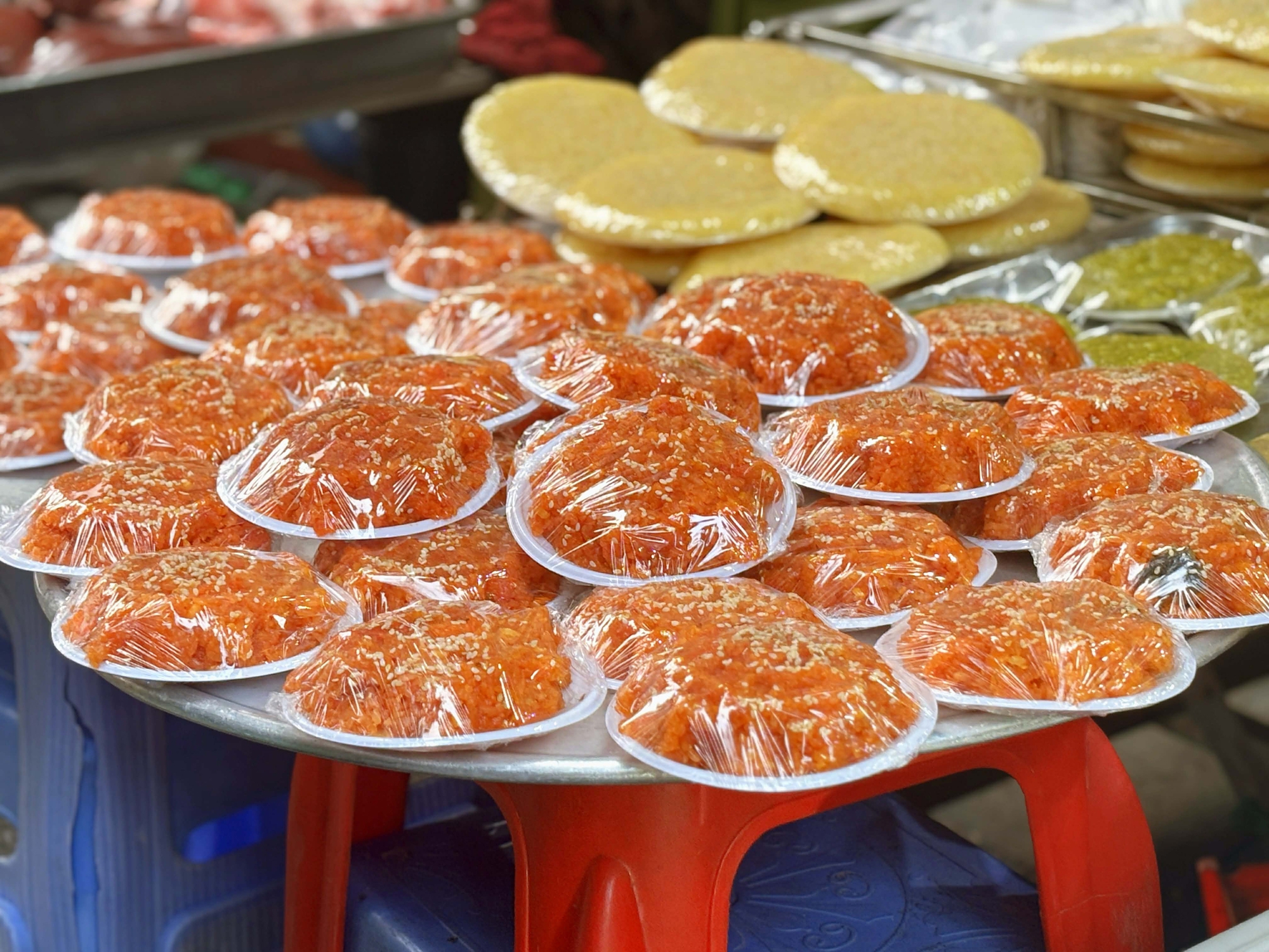 29 Tết tại những khu chợ đậm truyền thống trong phố cổ: Không phải Hàng Bè, đây mới là nên cần đến nếu muốn tìm kiếm những nét truyền thống của Tết xưa - Ảnh 1.