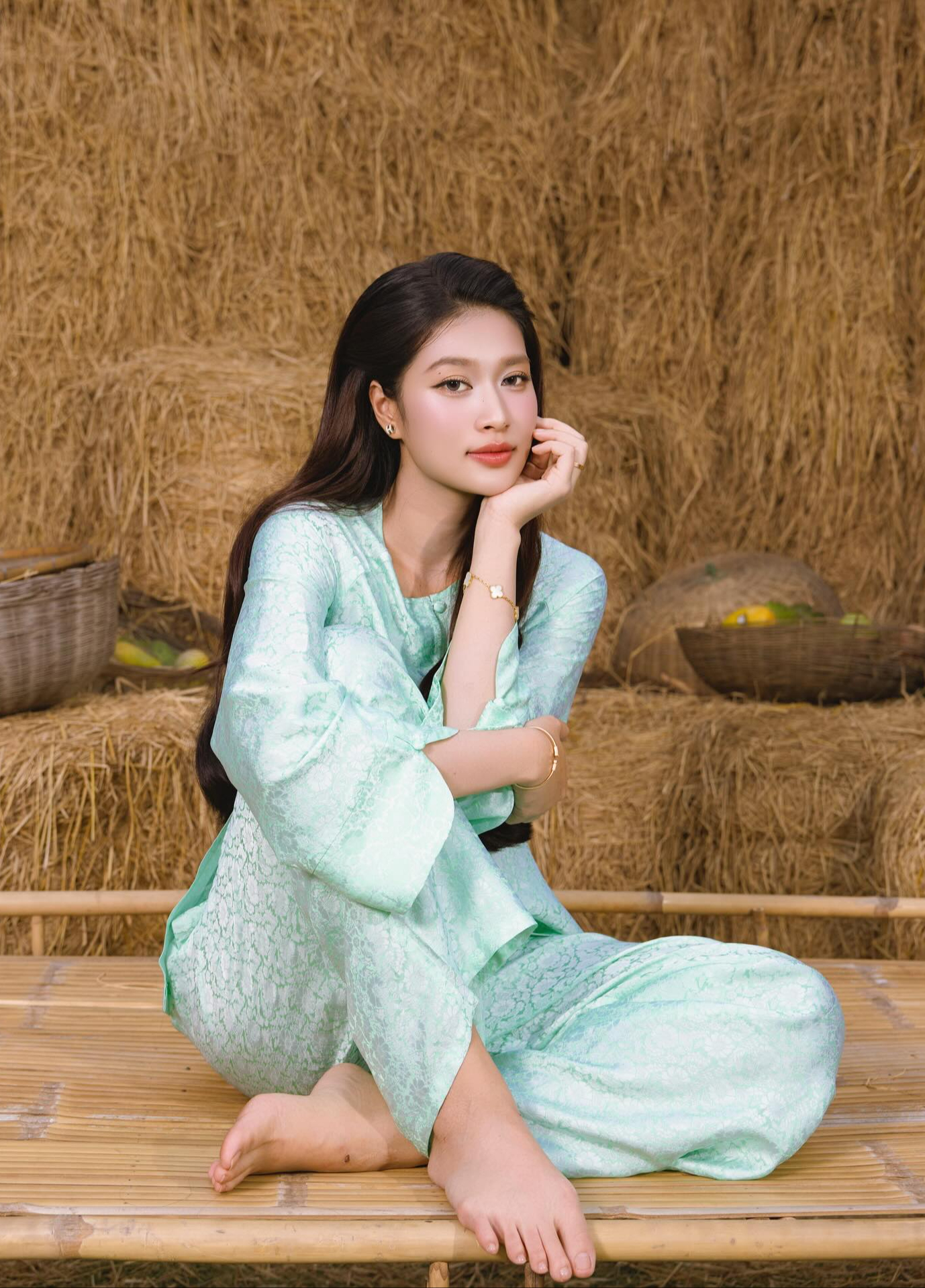 29 Tết MXH ngập ảnh d&agrave;n sao Việt diện &aacute;o b&agrave; ba, kh&ocirc;ng kh&iacute; xốn xang vui qu&aacute; chừng!- Ảnh 10.