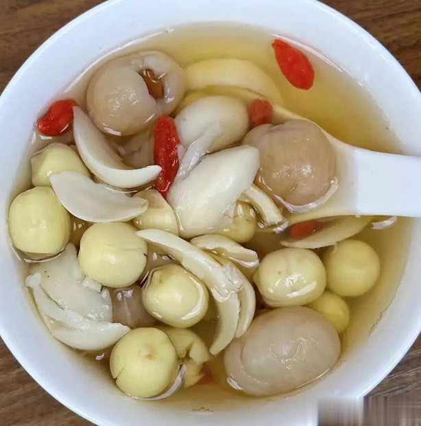 Chị em ơi, 3 m&oacute;n gi&uacute;p cải thiện kh&iacute; sắc, l&agrave;n da mịn m&agrave;ng hơn theo c&aacute;ch tự nhi&ecirc;n, kh&ocirc;ng ăn th&igrave; tiếc!- Ảnh 2.