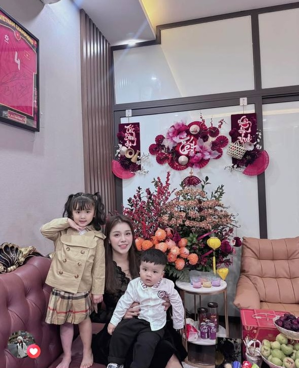 Sao bóng đá Việt đón Tết 2026: Văn Toàn khoe pháo hoa bên biệt thự, Quế Ngọc Hải gửi lời chúc ngọt ngào đến vợ - Ảnh 6.