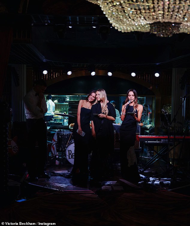 Cả nhà Beckham lên đồ sang chảnh, khí chất tài phiệt bên nhau, cậu cả Brooklyn vẫn tự cô lập khỏi gia đình - Ảnh 2.