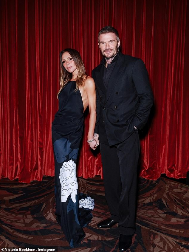 Cả nhà Beckham lên đồ sang chảnh, khí chất tài phiệt bên nhau, cậu cả Brooklyn vẫn tự cô lập khỏi gia đình - Ảnh 3.