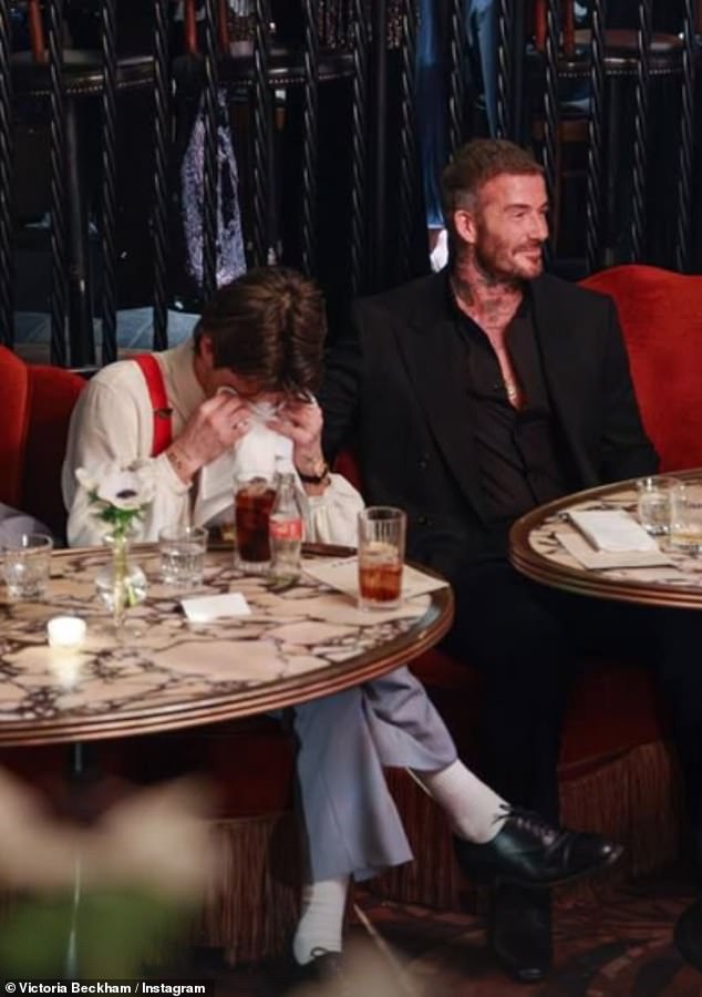 Cả nhà Beckham lên đồ sang chảnh, khí chất tài phiệt bên nhau, cậu cả Brooklyn vẫn tự cô lập khỏi gia đình - Ảnh 4.