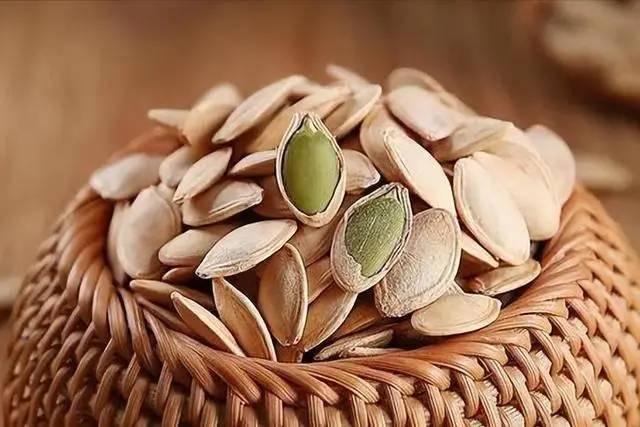 Ăn hạt bí đỏ giúp bổ dưỡng, nhưng sau 60 tuổi cần nhớ 5 điều này để tránh rước bệnh vào người- Ảnh 3.