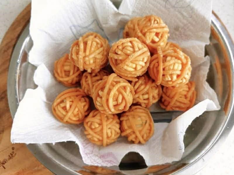 Món trứng cút cuộn mì giòn tan hoàn hảo cho bữa cơm ngày Tết 2026 - Ảnh 7.